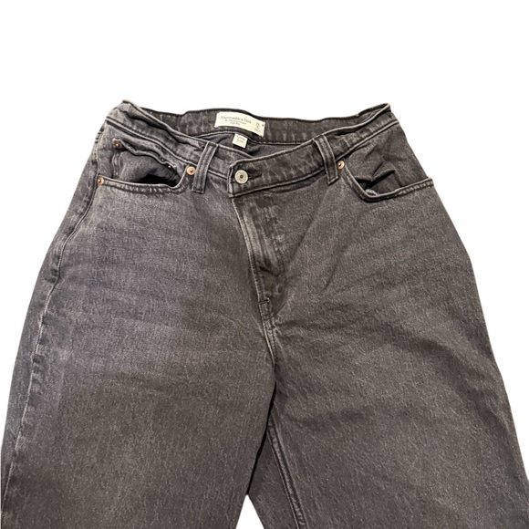 Abercrombie & Fitch Black Curve Love 90s Relaxed Jean High Rise - Picture 2 of 6